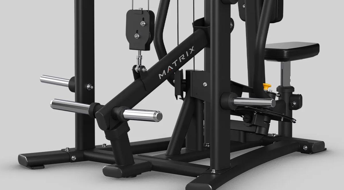 Gros plan des cornes de la plaque de poids de la Magnum machine à écarté pectoral décliné, démontrant sa capacité de poids accrue.