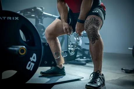 一位正在使用 Matrix Belt Squat 的用户