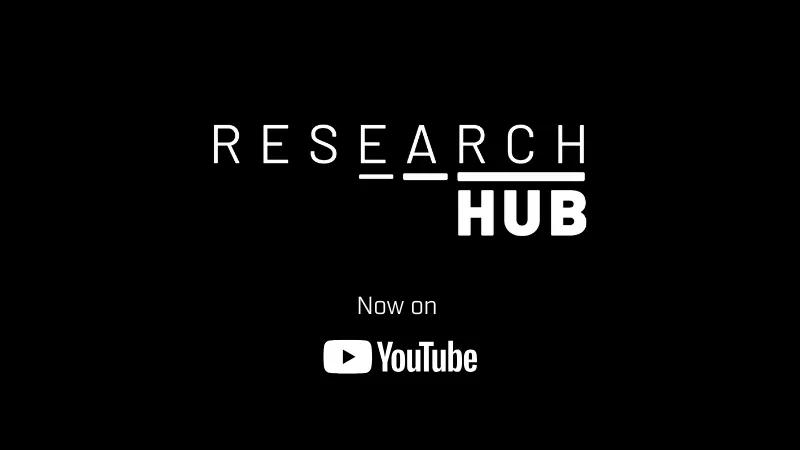 Fond noir avec un texte blanc indiquant Research Hub, accompagné d’une icône de vidéo YouTube
